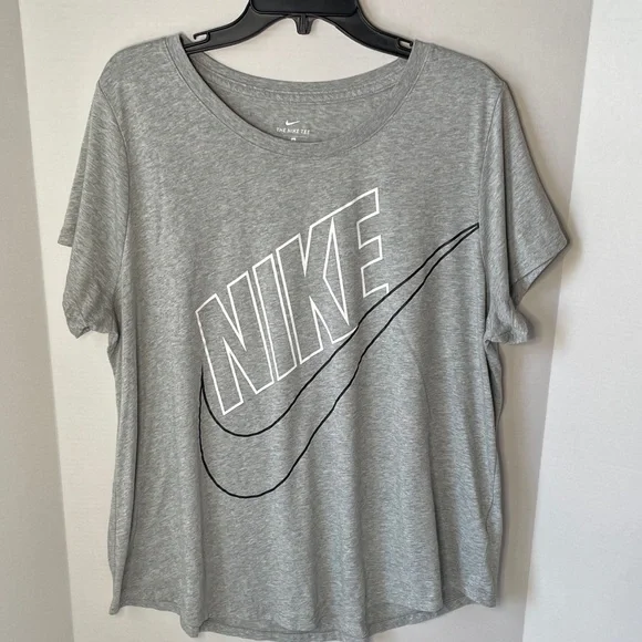 Nike Women's Size 1X ( Oversized ) Heather Gray Tee with Black Outline Logo - Picture 1 of 5